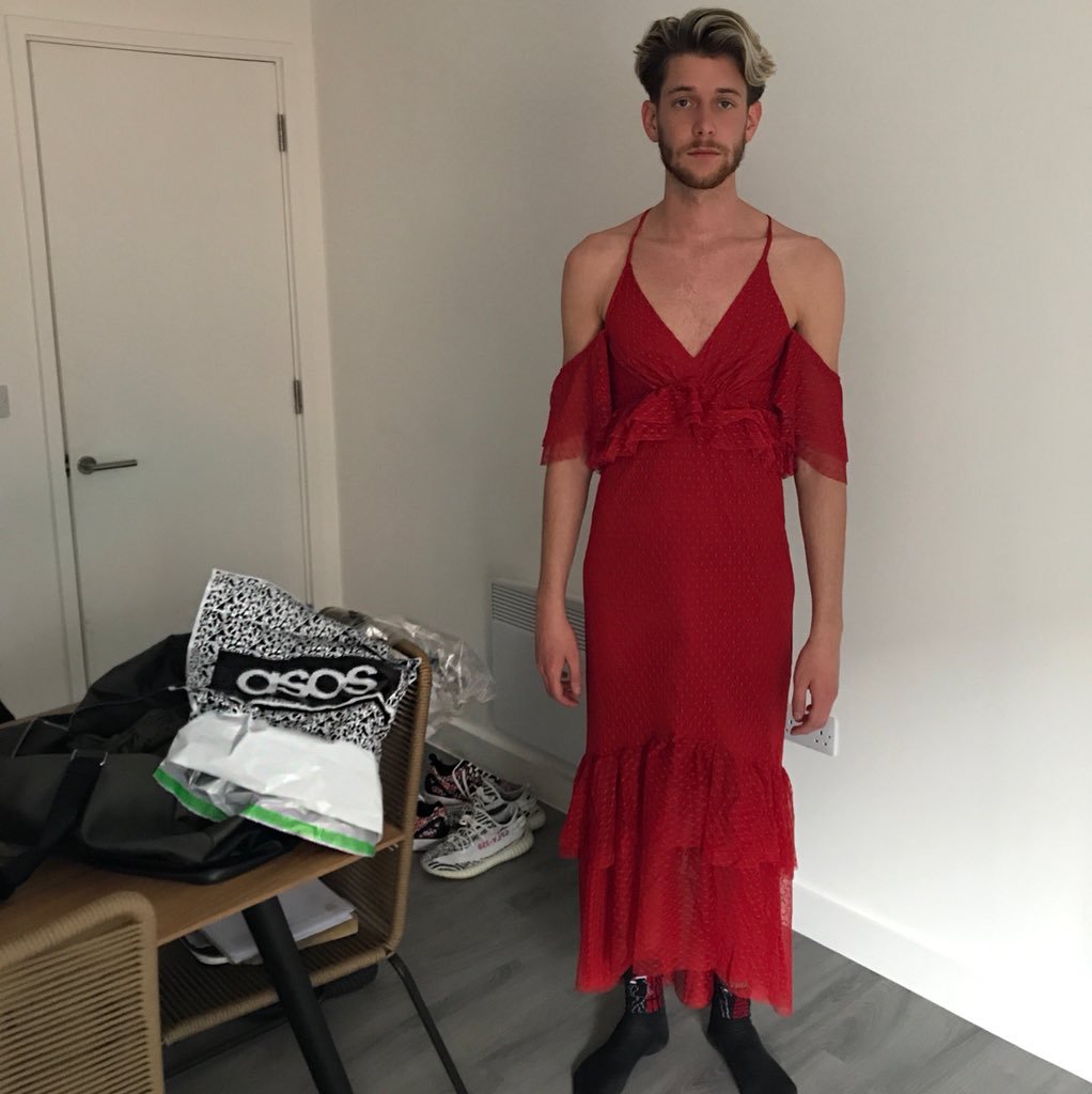 Мужчина в Красном платье