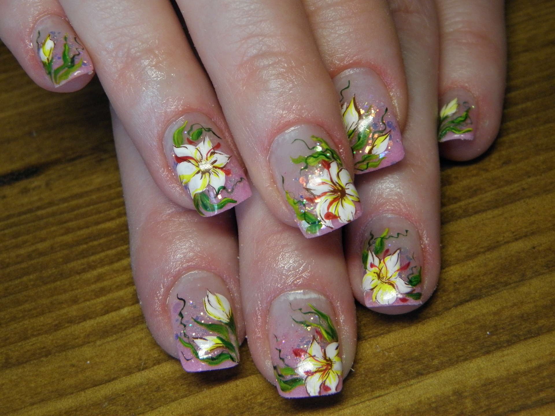 Весенние ногти с цветами. Цветы на ногтях. Ногти с цветочками. Весенние ногти. Маникюр френч с цветами.