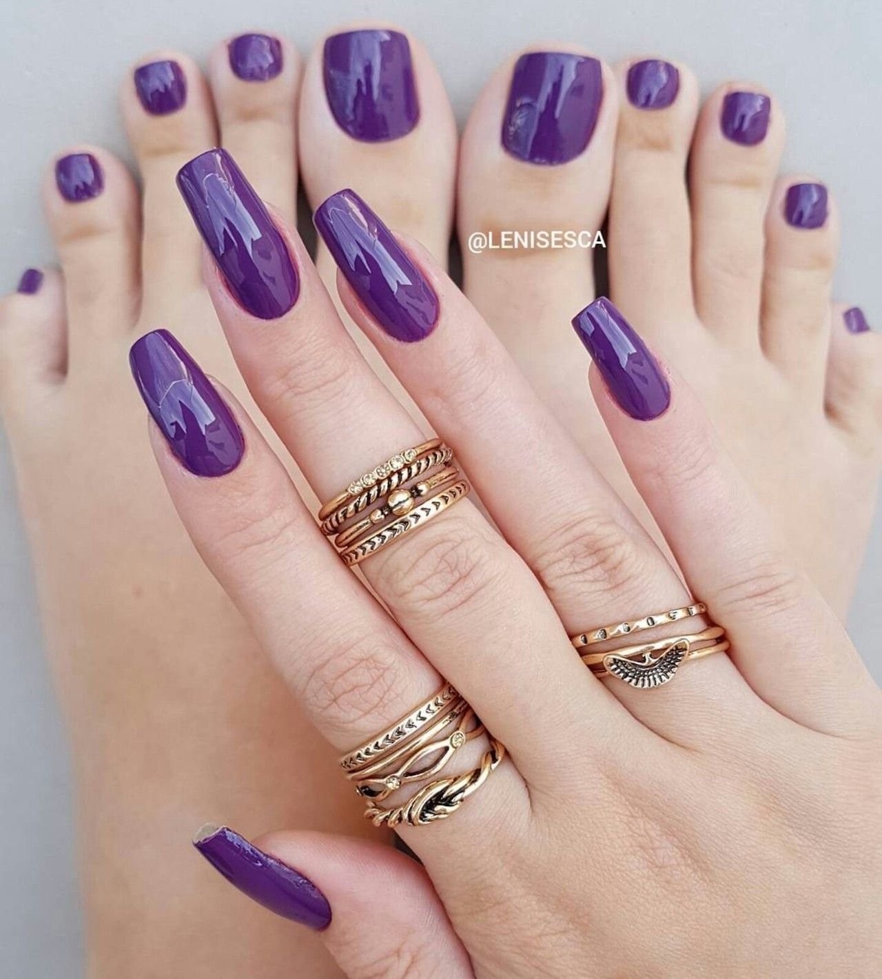 Какой цвет удлиняет. Фиолетовый маникюр. Фиолетовые ногти. Маникюр в сиреневых тонах. Сиреневые ногти.