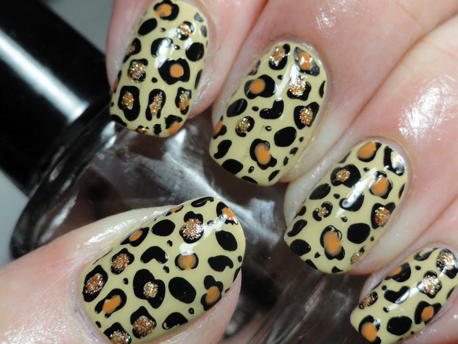 Тигровые ногти дизайн. Леопардовый френч 2021. Леопардовые ногти. Маникюр леопард. Тигровые ногти.