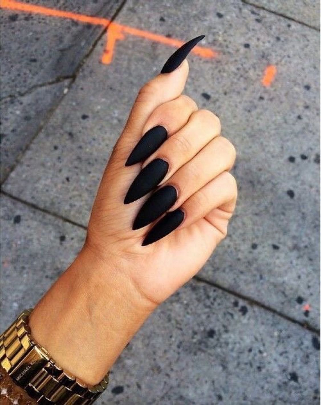 Черные длинные ногти