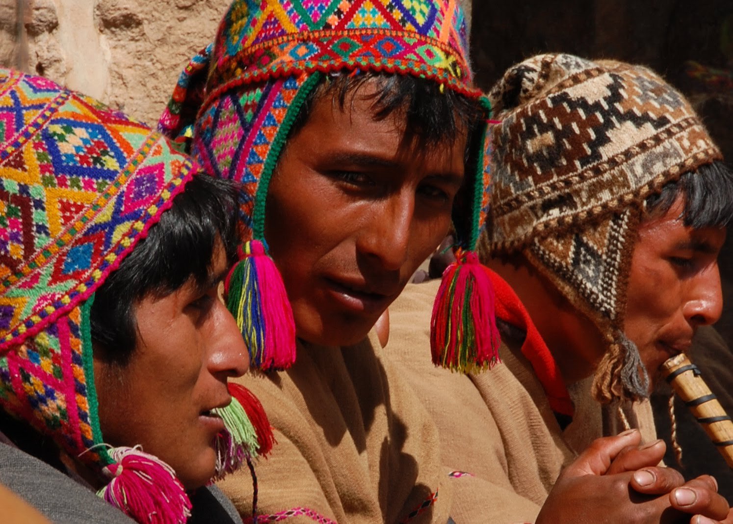 Большая часть населения южной америки говорит на. Аймара народ Южной Америки. Индейцы аймара в Южной Америке. Кечуа народ. Инки кечуа.