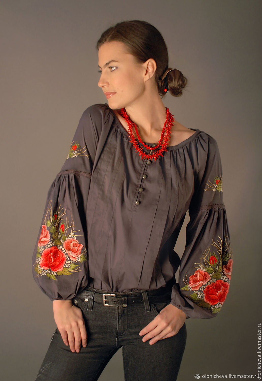 Русско народная блузка. Блузы в народном стиле. Женская блузка в русском стиле. Блущкав народном стиле. Блузка в этно стиле.
