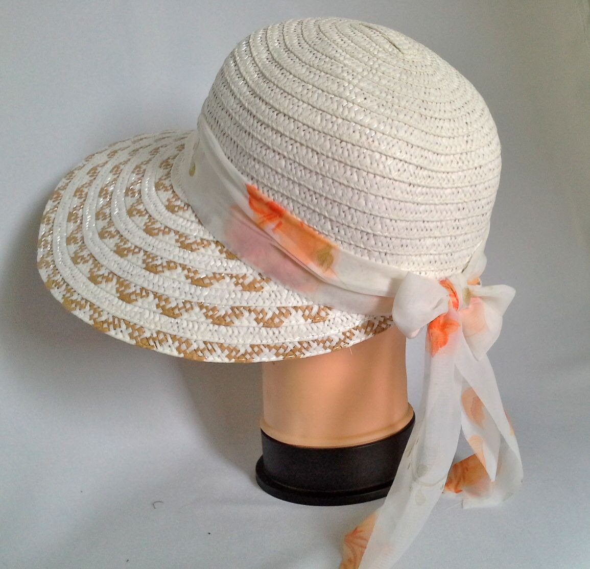 Связать летнюю шляпу. Панама капор. Вязаные летние шляпки. Летняя шляпка крючком. Вязаные летние шляпы для женщин.
