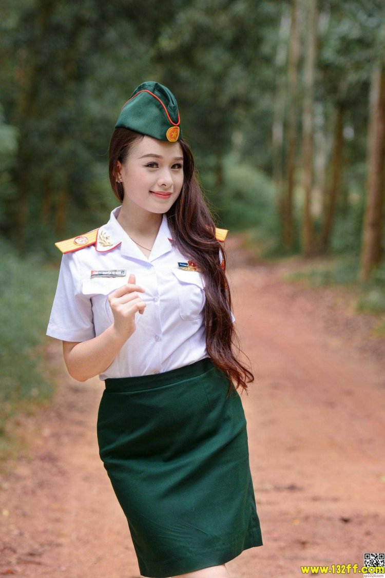 Армейские девочки. Фарзона Алимова. Женщины в военной форме. Военная женская форма. Красивые девушки в военной форме.