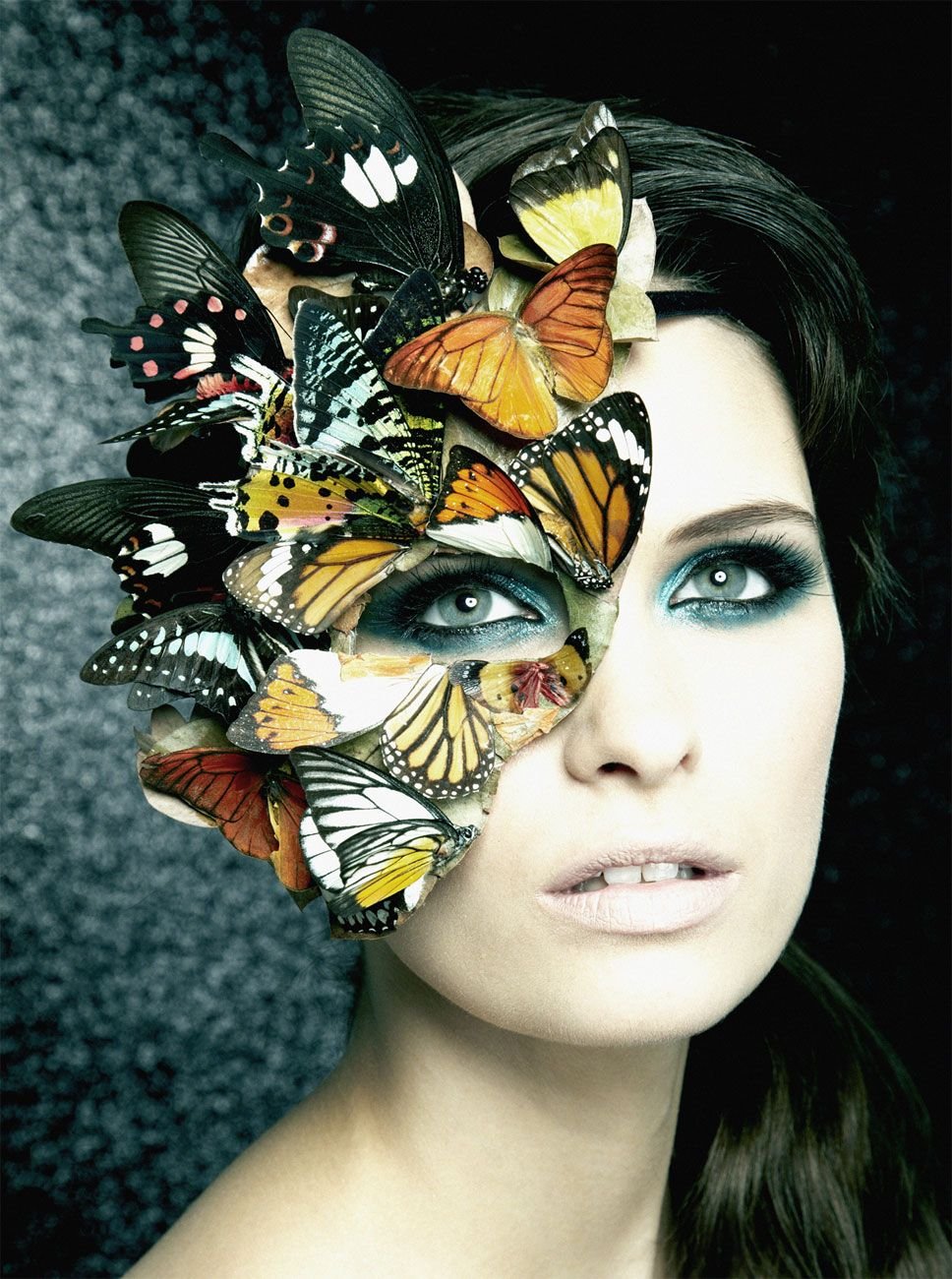 Кто был в маске бабочки. Фантазийный макияж бабочка. Макияж Крылья бабочки. Фантазийный макияж маска. Макияж бабочка на глазах.