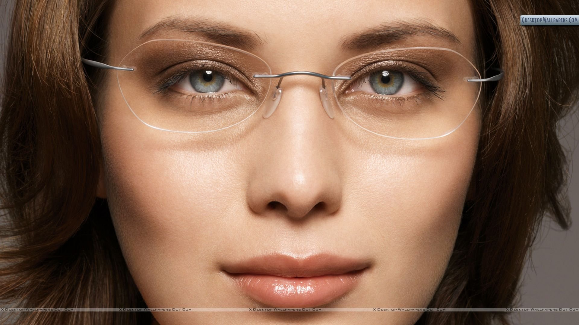 Почему уменьшился глаз. Очки для близоруких. Очки для астигматизма. Безободковые очки для зрения женские. Астигматические линзы для очков.