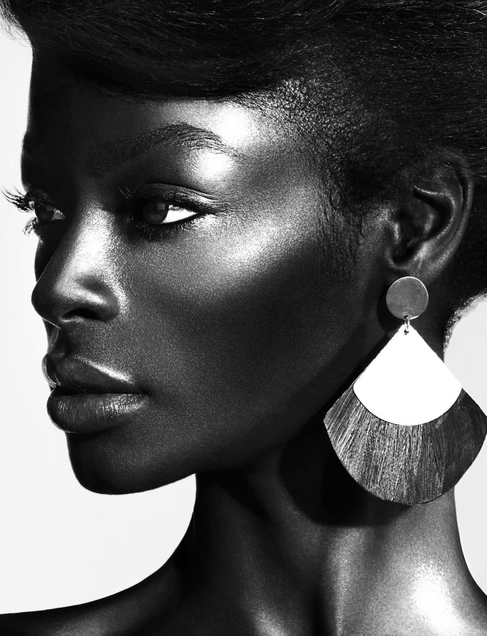 Негритянки нижний новгород. Худия Диоп. Афроамериканка модель. Красивые африканки. Красивые черные женщины.