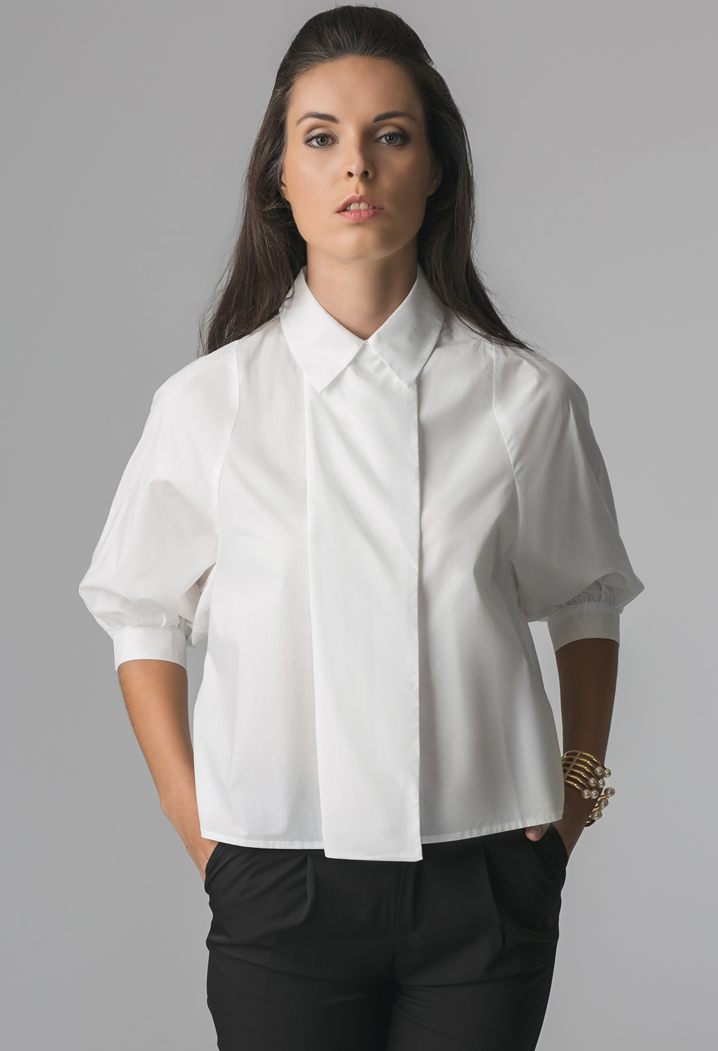 Блузка для офиса. Рубашки женские стильные. Белая блузка. Женщина в блузке. Необычные рубашки женские.