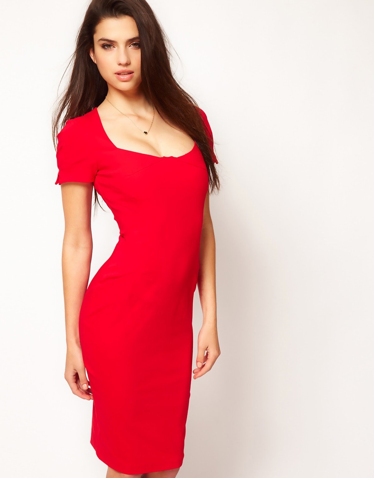 Вырез картинки. Платье с квадратным вырезом вайлдберрис. Платье с декольте. Платье с глубоким вырезом. Красное платье.
