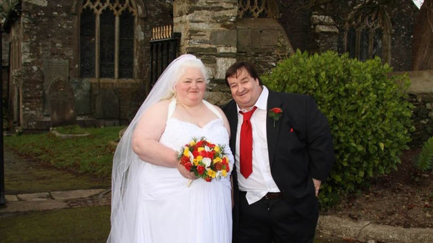 Толстый лилипутки. Полные невесты с женихом. Страшная невеста. Свадебные платья для толстых.