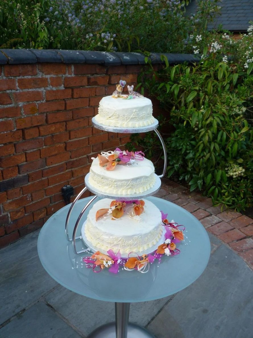 Межярусный или. Подставка для свадебного торта многоярусная. Подставка для торта многоярусная. Подставки под свадебный торт многоярусные. Подставки для торта многоярусные для свадьбы.