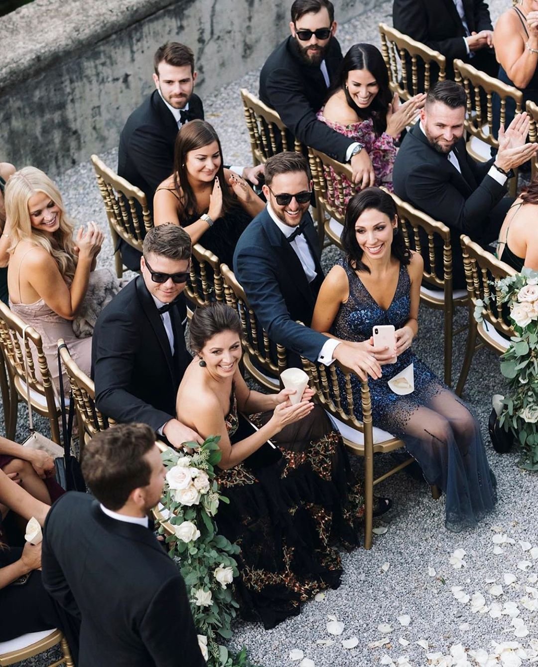 Дресс код на свадьбу для гостей. Гости на свадьбе. Европейская свадьба. Стиль на свадьбу для гостей. Свадьба в европейском стиле одежда гостей.