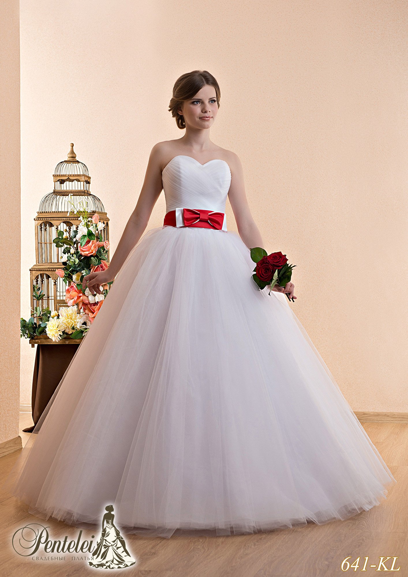 Недорогие свадебные платья каталог. Красное свадебное платье. Свадебное платье с красным поясом. Недорогие Свадебные платья. Свадебное платье белое с красным.