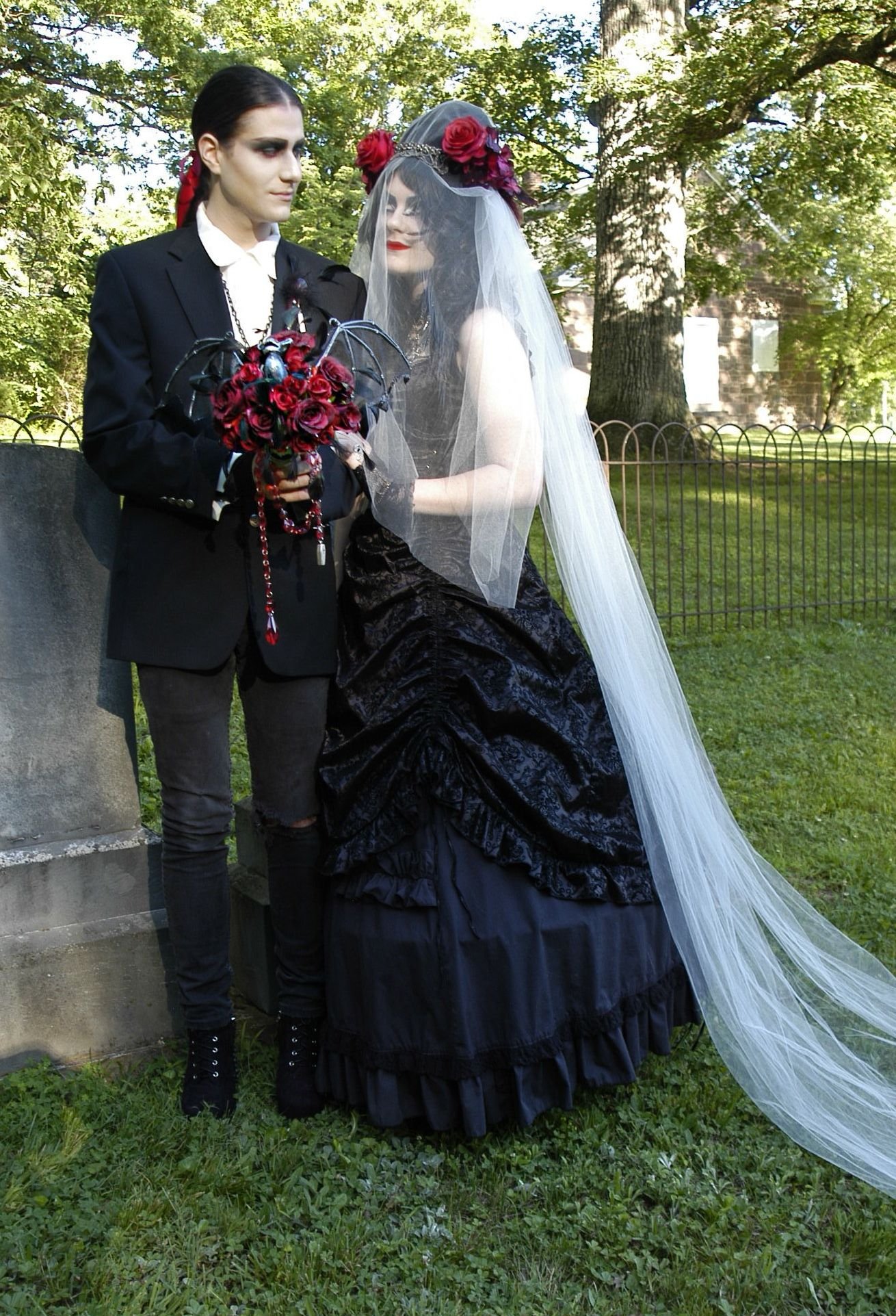 Гот свадьба. Невеста в стиле Готика. Свадьба в готическом стиле вилле Вало. Готическая свадьба в стиле графа Дракулы.