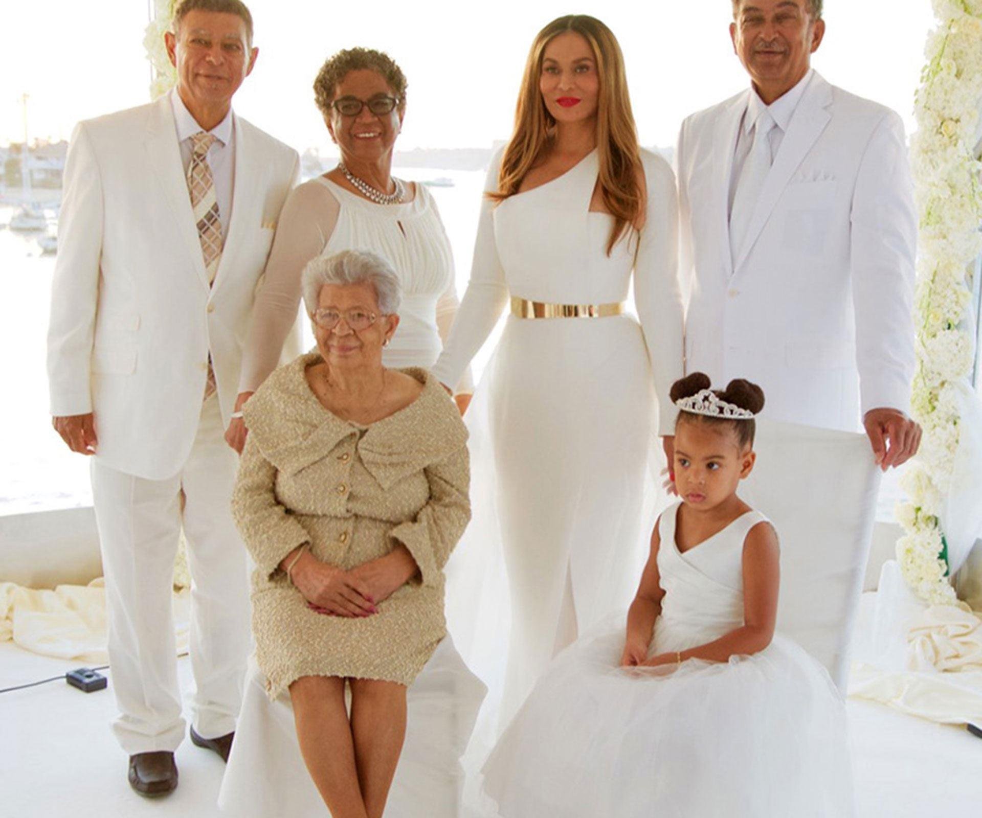 Мама и папа 2023. Родители на свадьбе одежда. Свадьбы знаменитостей. Наряд для родителей на свадьбу.