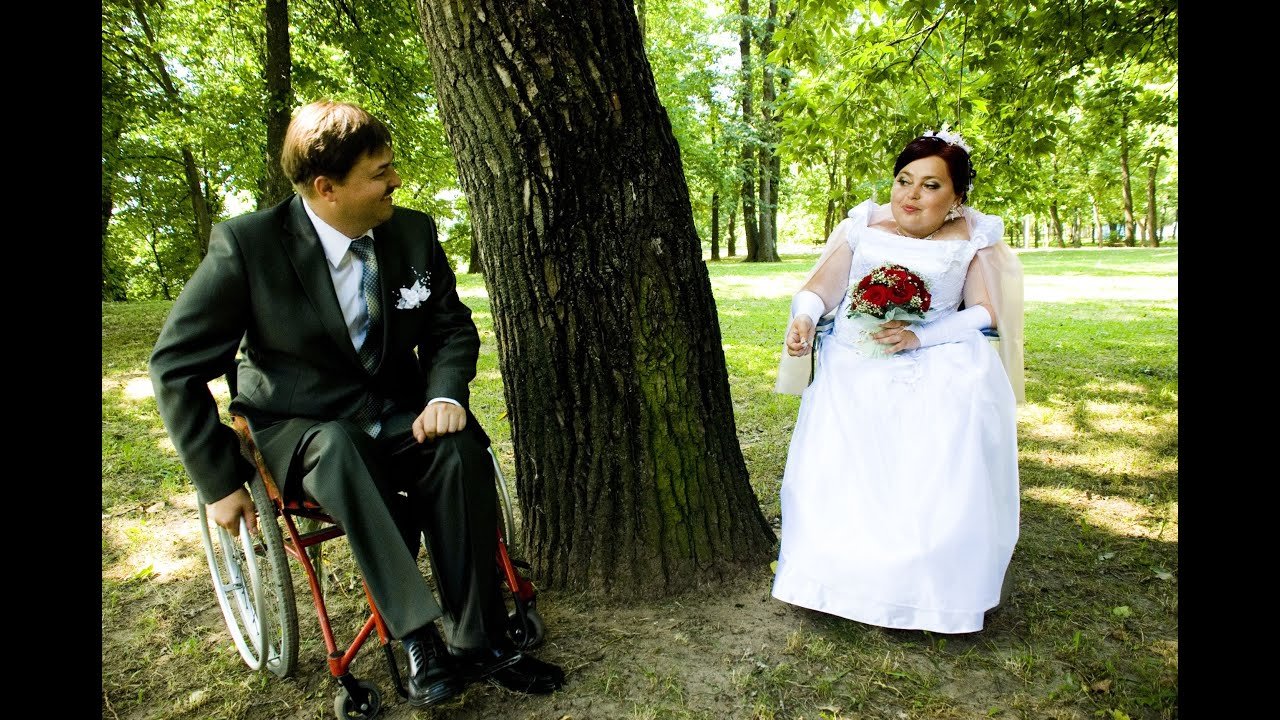 Мужчина инвалид знакомство. Свадьба инвалидов. Невеста инвалид. Невеста в инвалидной коляске. Жених и невеста инвалид.