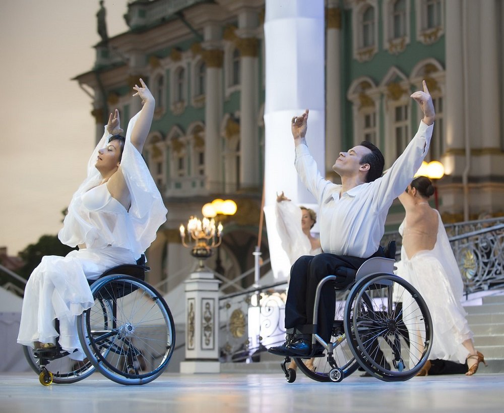 Активная жизнь инвалидов. Свадьба на инвалидной коляске. Инвалид колясочник. Брак с инвалидом. Человек на коляске.