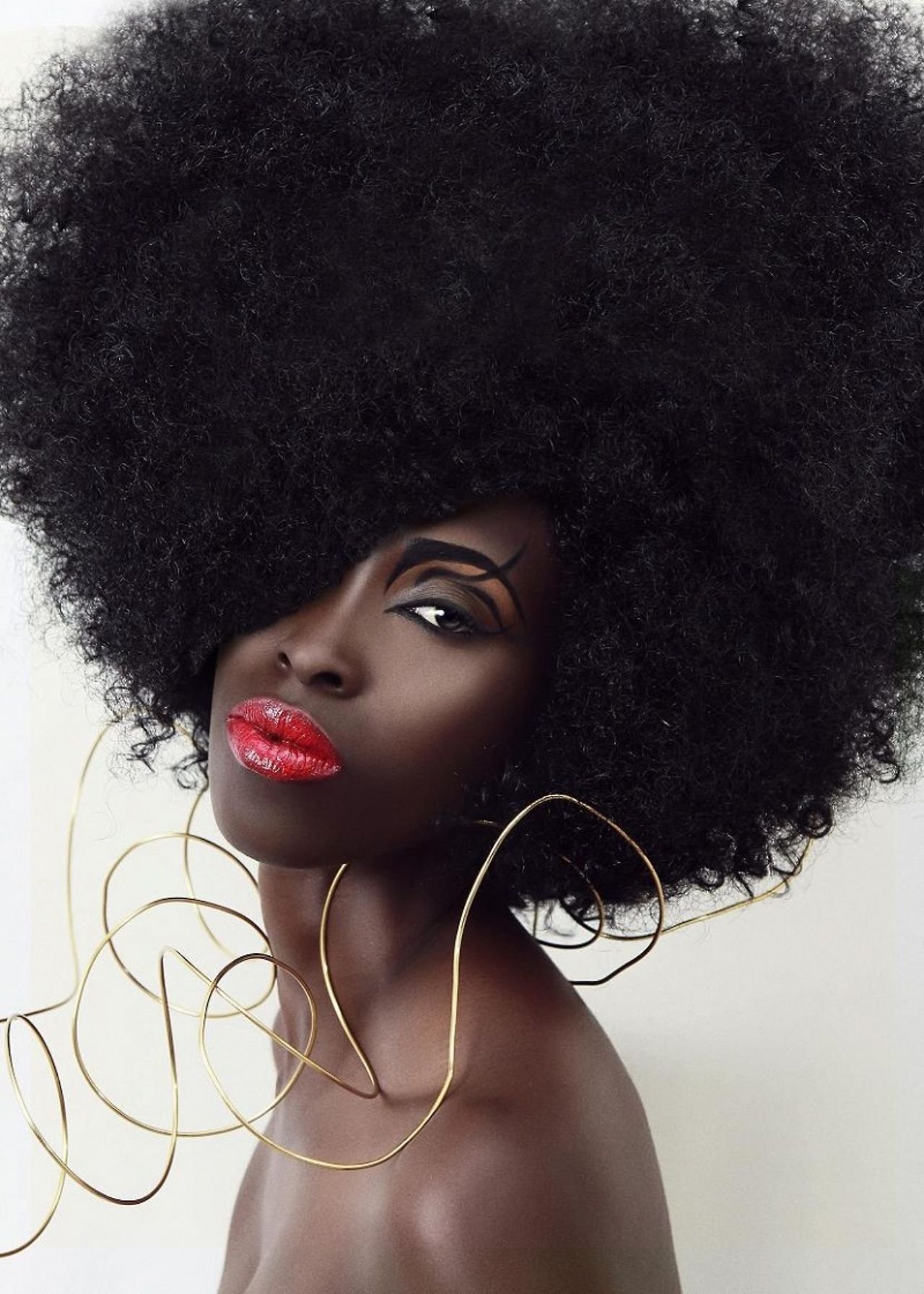 Музыка негритянок. Соул певица афроамериканка. Афро прическа женская. Волосы афроамериканок. Девушка с афро прической.