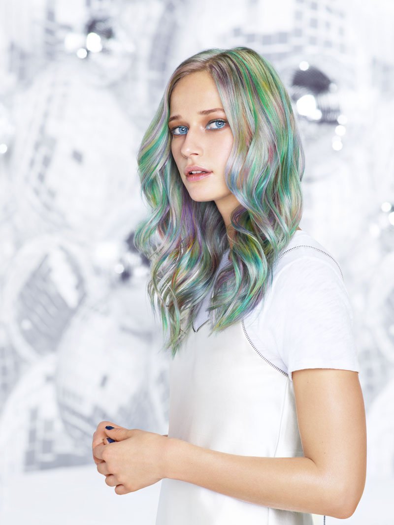 Зеленые пряди волос. Голубые пряди. Синие пряди на светлых волосах. Зелёные пряди на светлых волосах. Яркие пряди на светлых волосах.