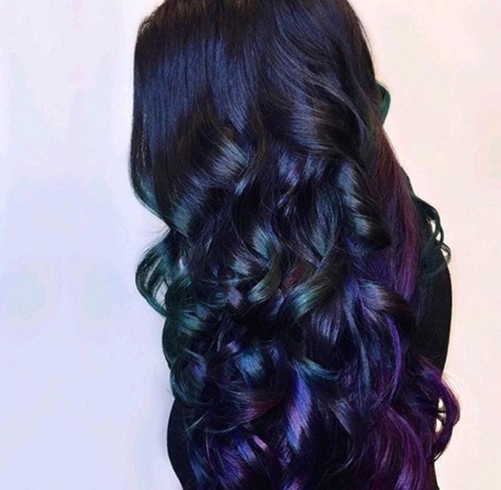 Черные волосы с отливом. Чёрный цвет волос с фиолетовым отливом. Черные волосы с фиолетовым отливом. Темный цвет волос с фиолетовым отливом. Цвет волос черный тюльпан.