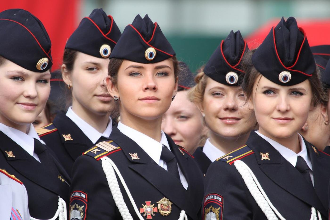 Парадная форма полиции женская