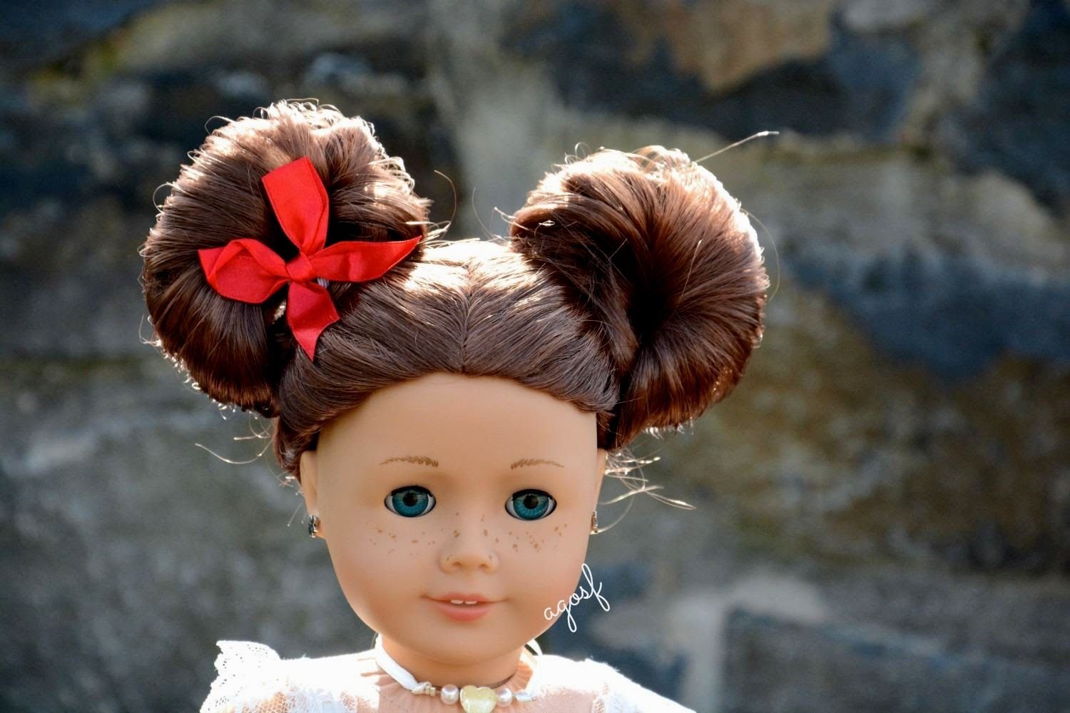 Куклы красивые волосы. Причëски Американ гëрл. Прическа Американ герл. Прически для куколок. Красивые куклы.
