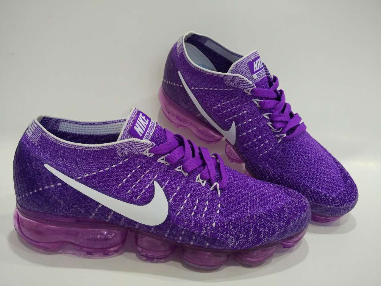 Nike фиолетовые кроссовки. Nike Flyknit Max Womens Purple. Nike VAPORMAX фиолетовые. Кроссовки Nike Flyknit Trainer 2017 'Night Purple. Найк кари 4 фиолетовые.