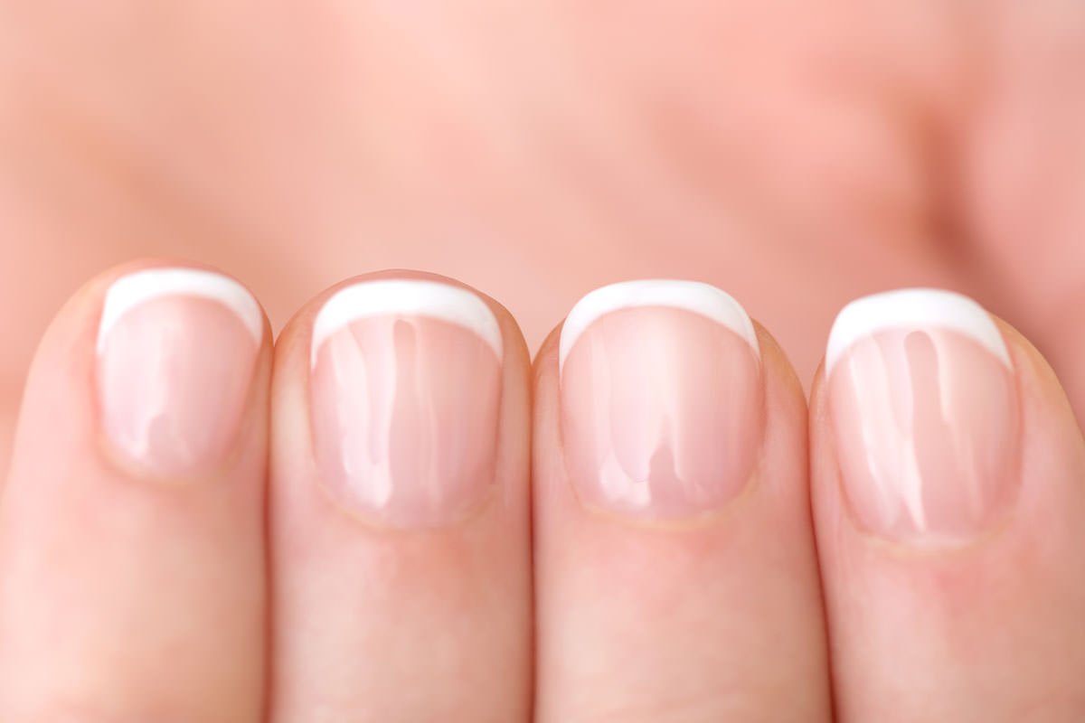 Полоски на ногтях причины вертикальные у женщин. Ногти для фотошопа. Ногти здорового человека. Поперечные полоски на ногтях.