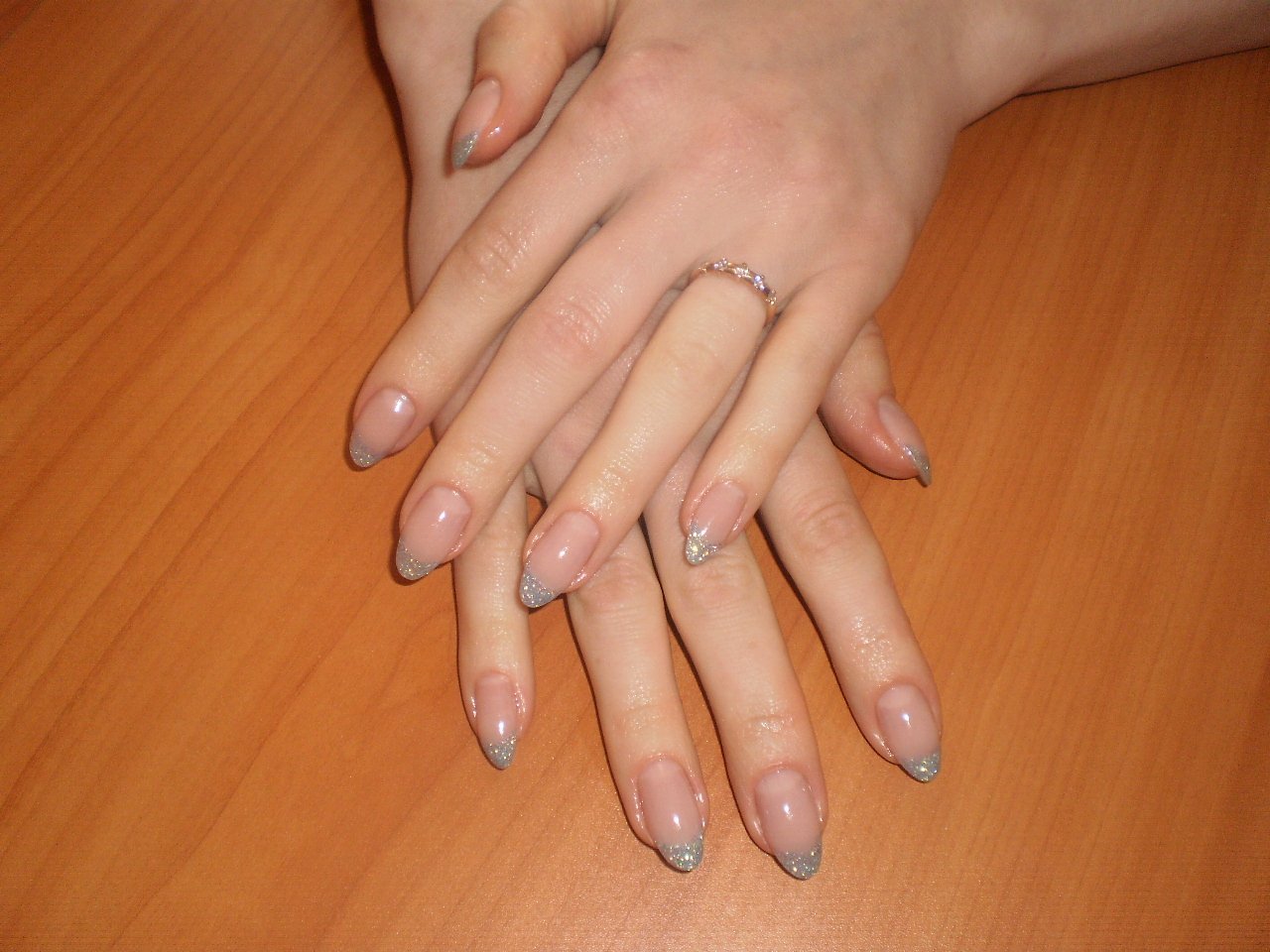 Покрытие ногтей гелем наращивание. Нарощенные ногти. Ногти нарощенные гелем. Нарощенные ногти короткие. Маленькие нарощенные ногти.