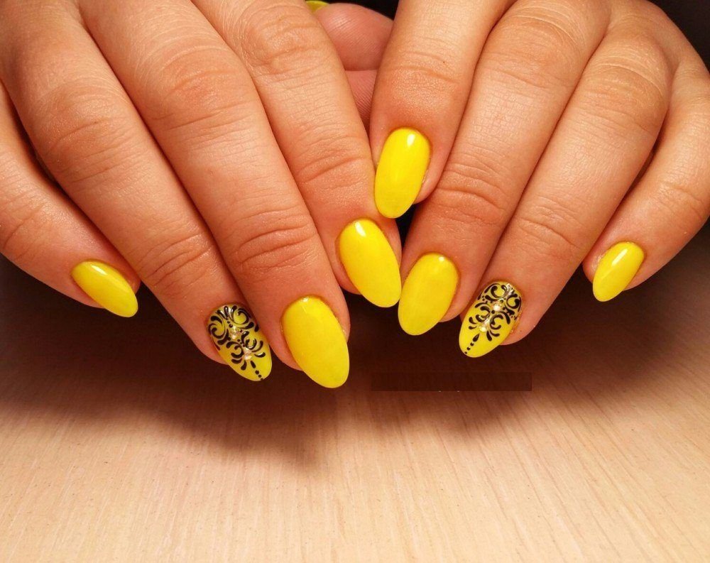 Лимонный дизайн ногтей. Желтый маникюр. Яркие желтые ногти. Летний маникюр желтый. Жёлтые ногти маникюр.