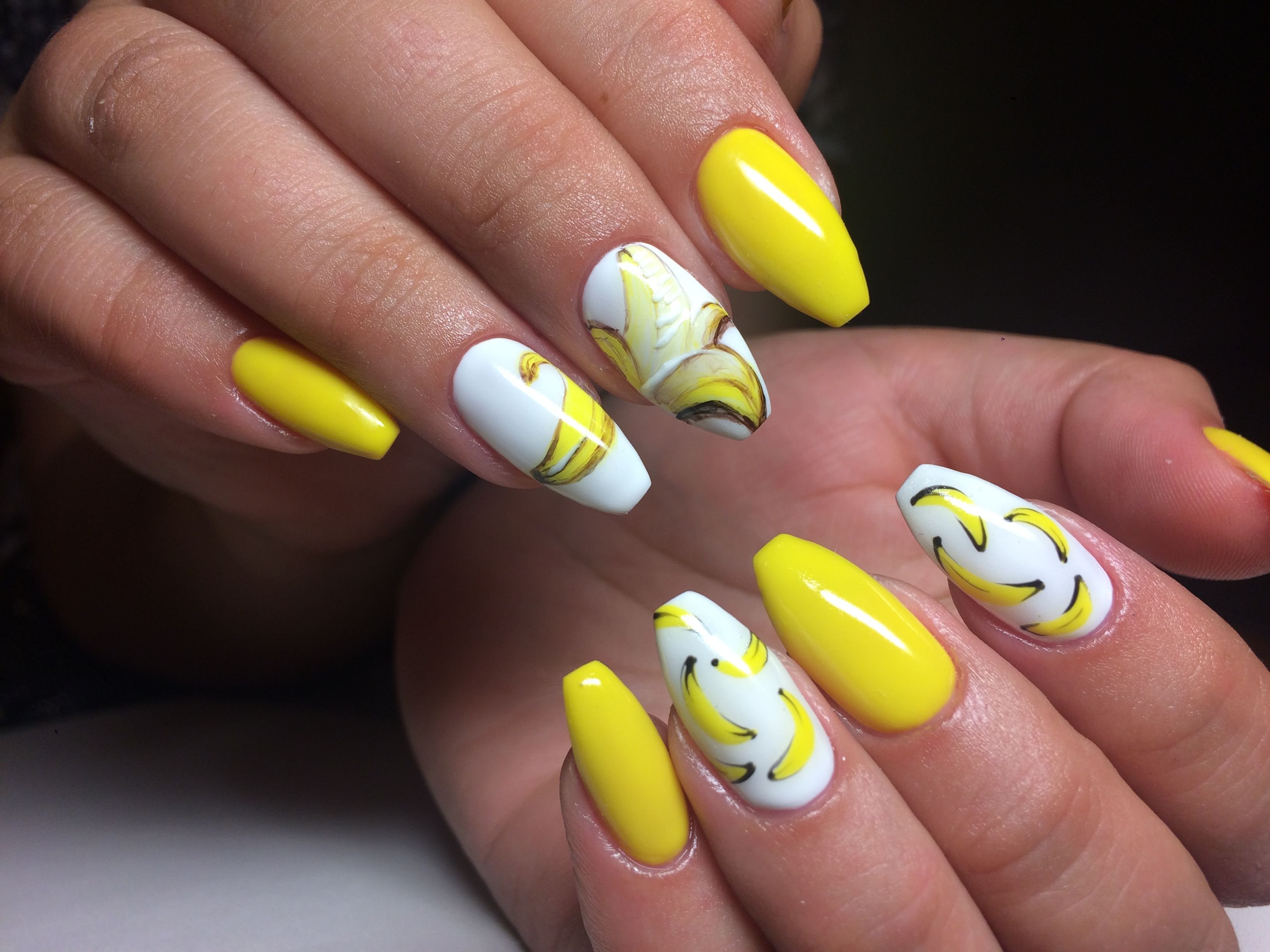 Дизайны желтых маникюр ногтей
