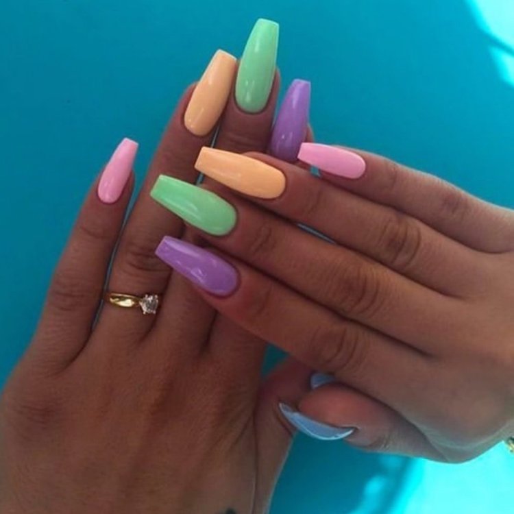 Маникюр 3 пальца одним цветом и 2 пальца другим цветом