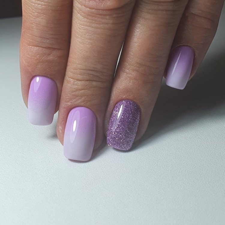 Маникюр овальные ногти светлые тона фиолетовый