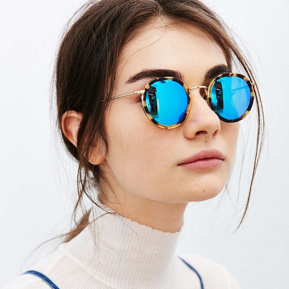 Солнцезащитные очки женские круглая форма. Солнцезащитные очки. Стильные очки. Очки от солнца женские. Круглые зеркальные очки.