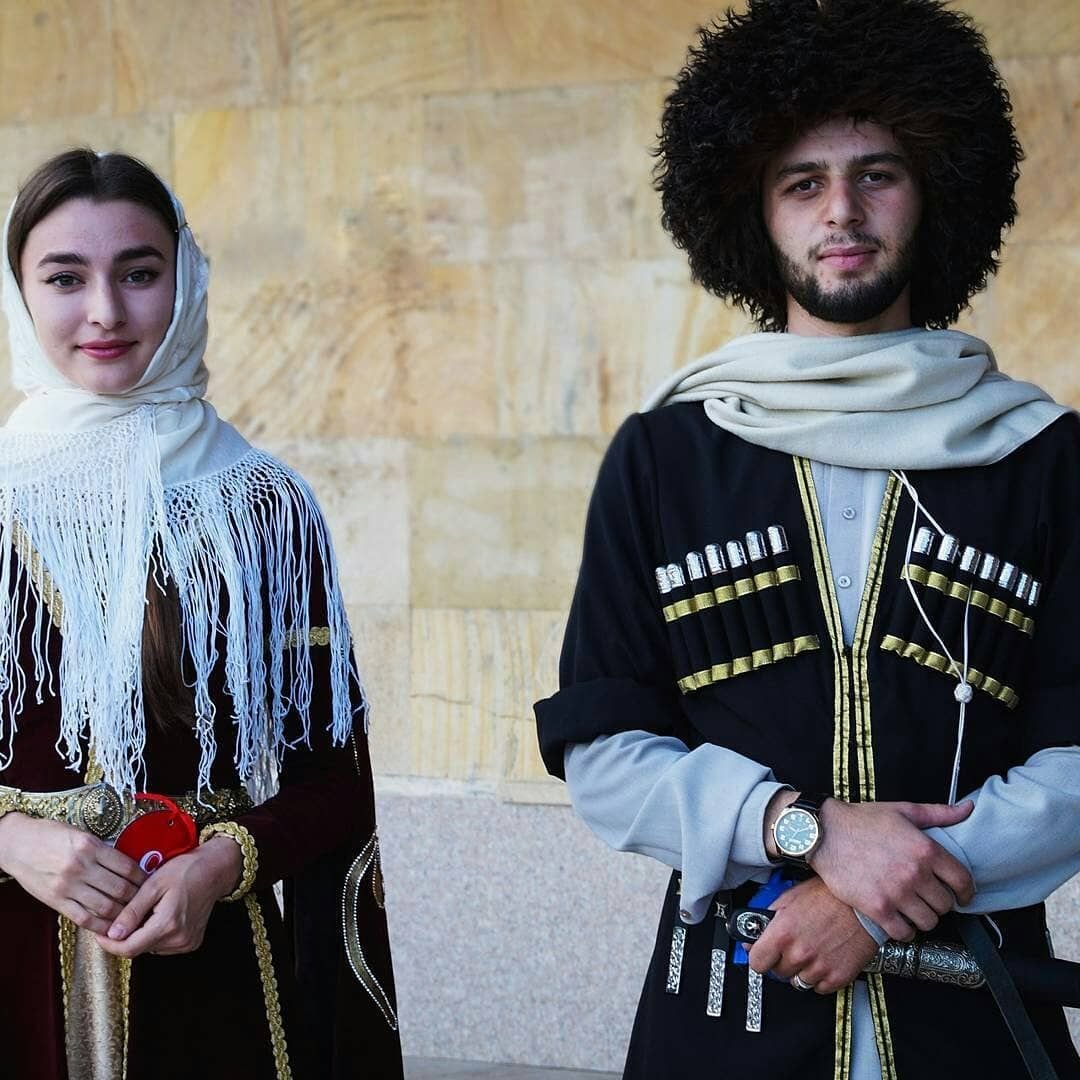 Балкарцы это. Карачаевцы и балкарцы. Кумыки Карачаевцы балкарцы. Карачаевцы балкарцы ногайцы. Национальный костюм карачаевцев.