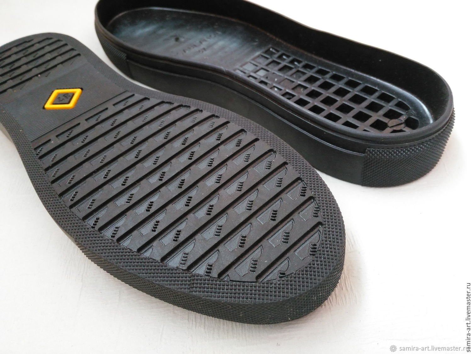 Кроссовки это обувь на резиновой или пластиковой. Подошва для KF 1000 Maffel. Подошва для обуви 21919 PU белый. Термопластичный эластомер подошва ботинки. Подошва 258.