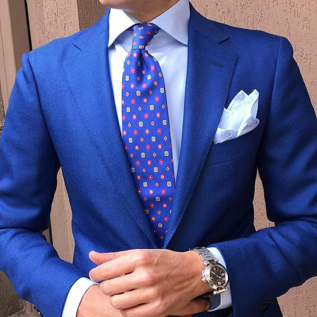 Синий костюм