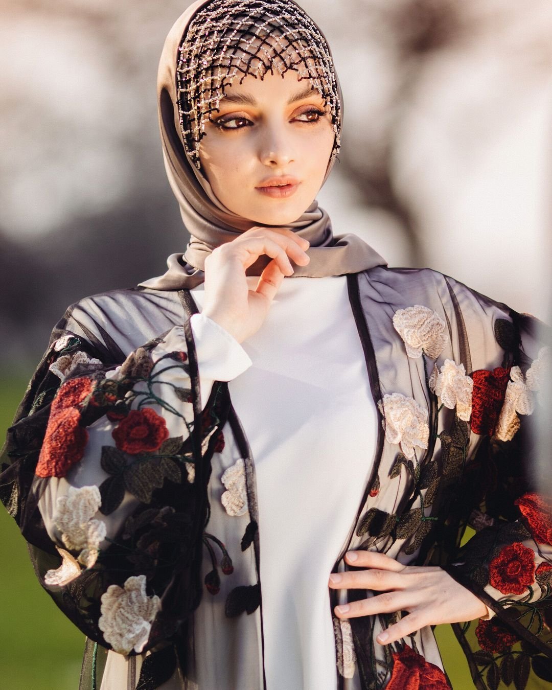 Чеченский платок. Салихат Касумова в хиджабе 2020. Модель Салихат Касумова. Салихат модель модель Касумова. Салихат Касумова невеста.