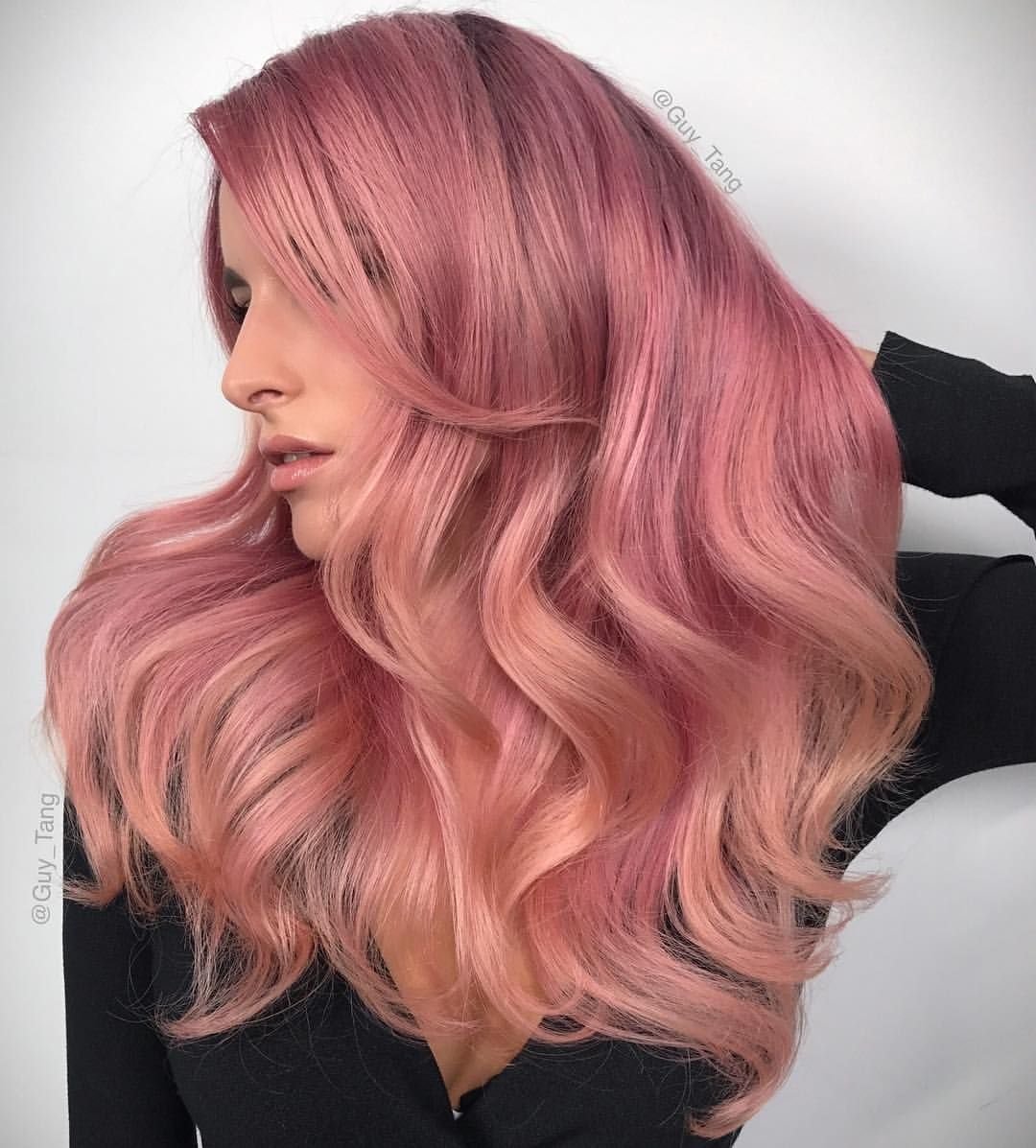 Металл с розовым отливом. Персиково розовый цвет волос. Клубничный блонд. Блонд с розовым отливом. Медно розовый цвет волос.