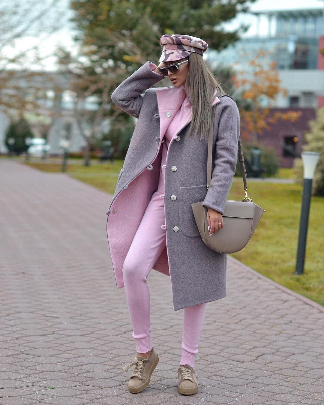 Серо розовое пальто