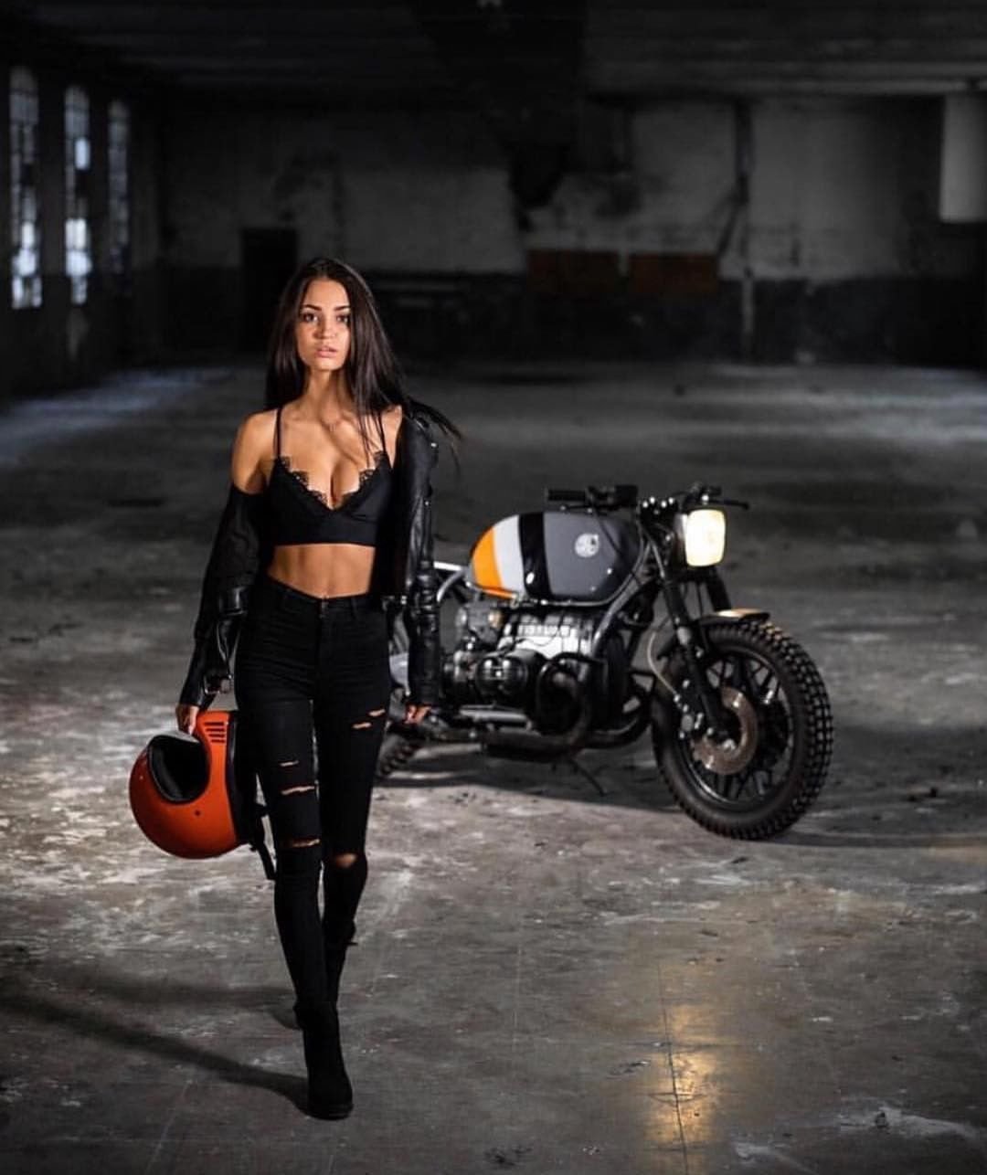 Про девушку на мотоцикле