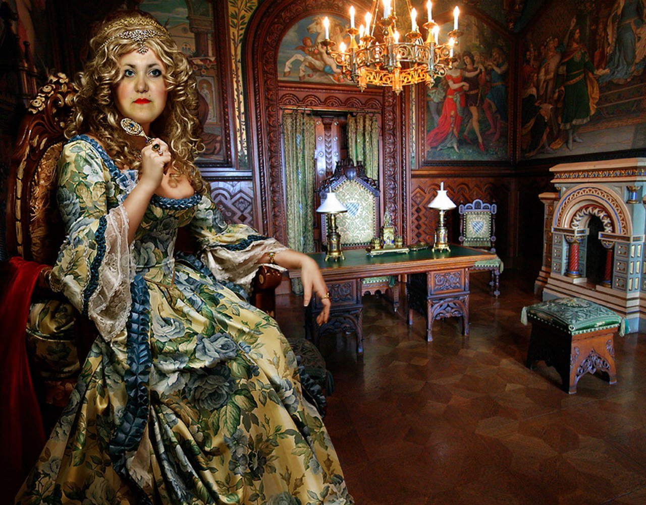 Лавка графиня. Дама во Дворце. Портреты в замке. Женщина во Дворце. Дама в старинном платье в замке.