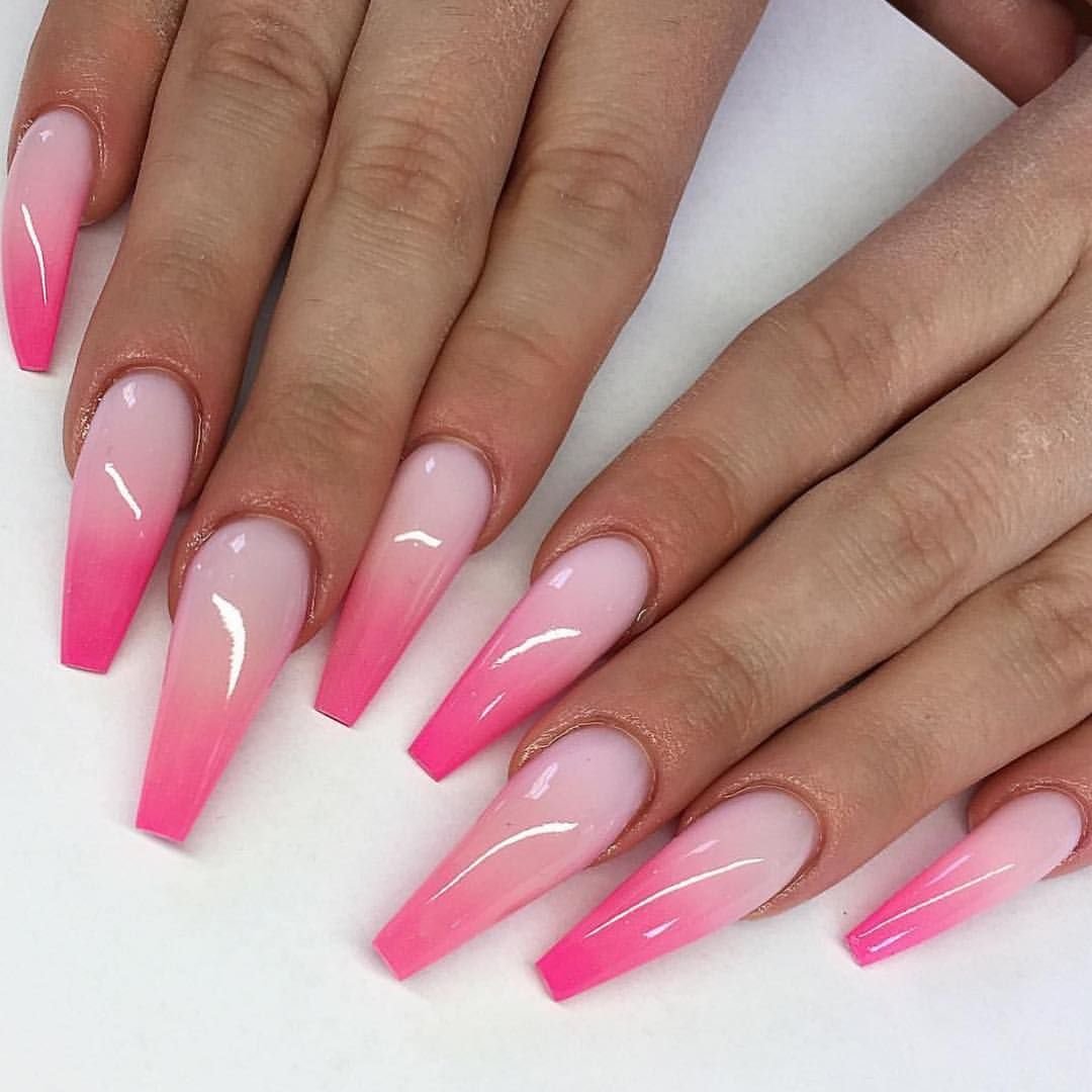 Популярная форма ногтей. Красивый маникюр на длинные ногти. Розовый френч. Яркие розовые ногти. Красивые нарощенные ногти.