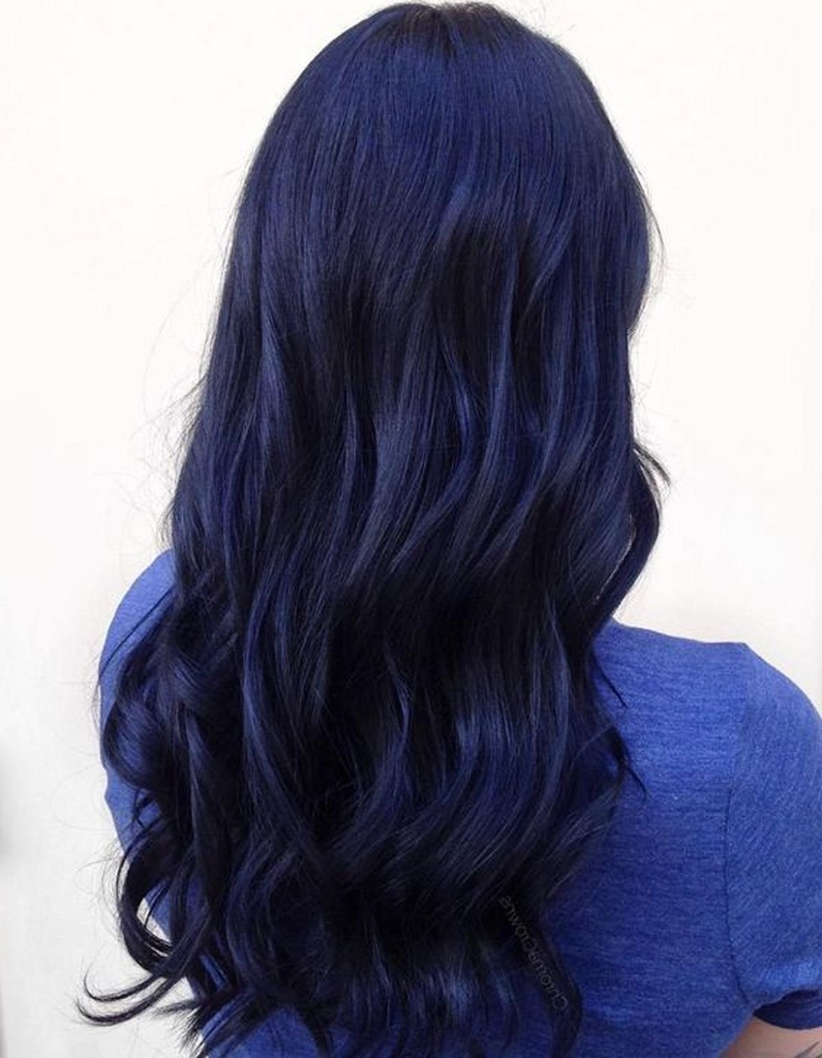 Черные волосы с отливом. Иссиня-черный цвет волос. Иссиня чёрный оттенок волос палитра. Синий цвет волос. Тёмный синий цвет волос.