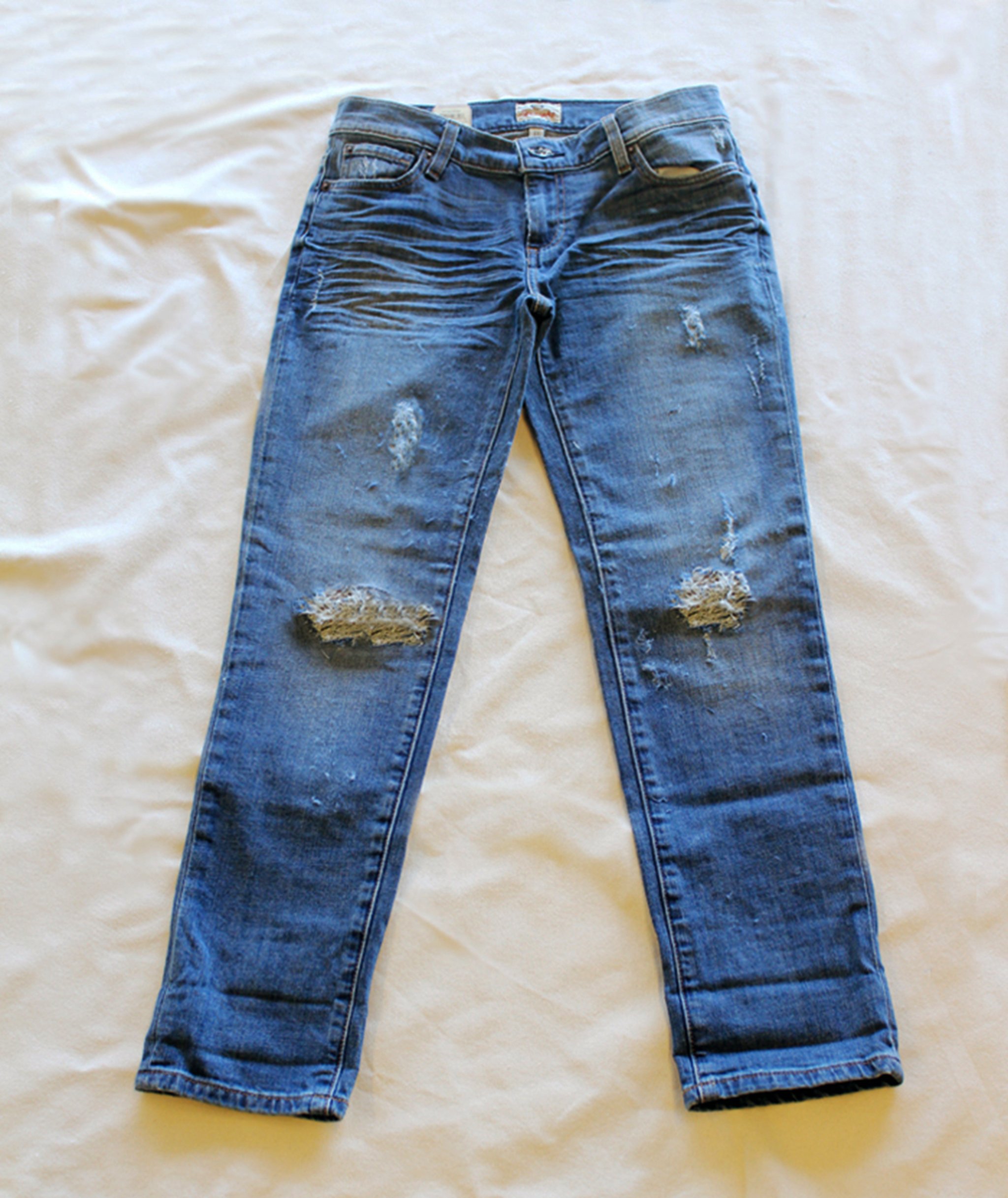 Четверо джинсов. Старые джинсы. Старомодные джинсы. Реставрировать джинсы. Джинсы old.