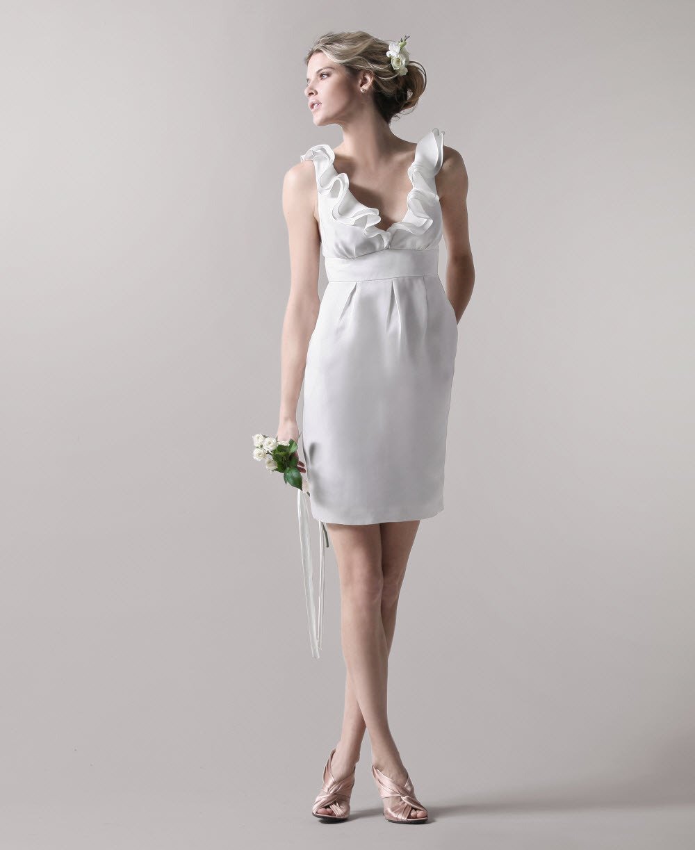Белое платье на роспись. Короткое белое платье на свадьбу. Платье для неторжественной регистрации брака. Платье для бракосочетания без торжества. Простое свадебное платье.