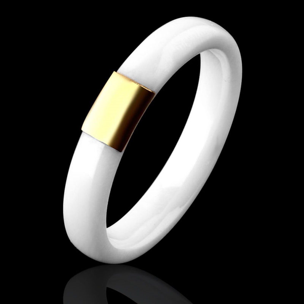 Кольцо керамика. Керамическое кольцо. Белое кольцо из керамики. Керамические обручальные кольца. Кольцо белая керамика с золотом.