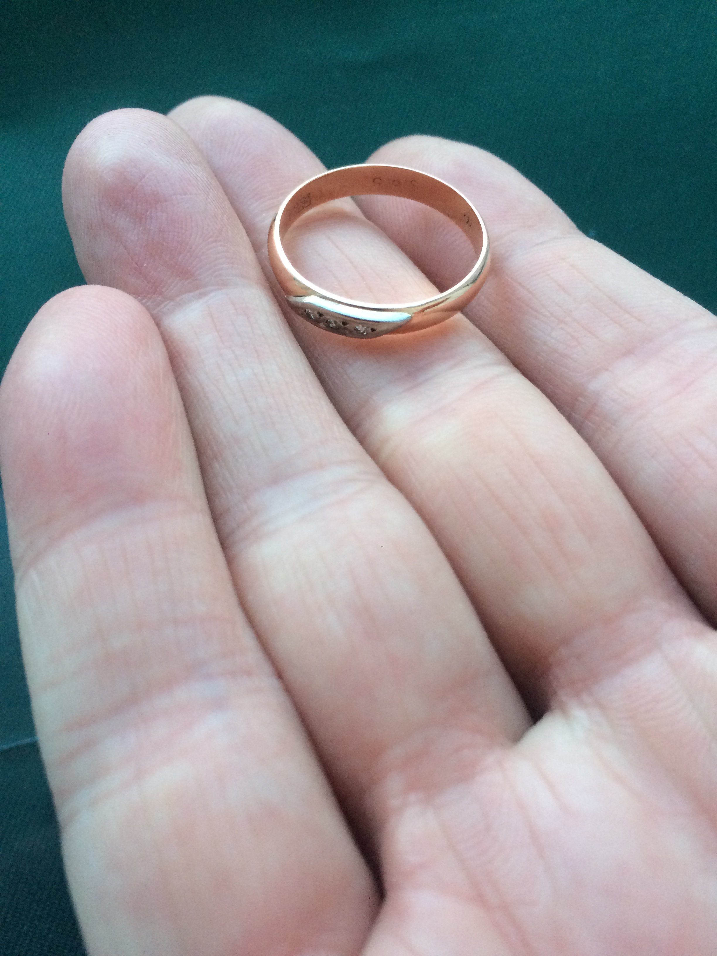 Золотое кольцо бу. Кольцо обручальное женское. Кольцо золото. Обручальное кольцо для девушки. Обычное золотое кольцо.