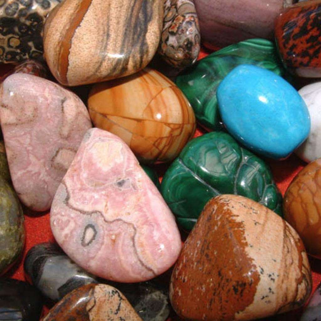 Красивый натуральный камень. Разноцветные камни. Натуральные камни. Поделочные камни. Разноцветные камешки.